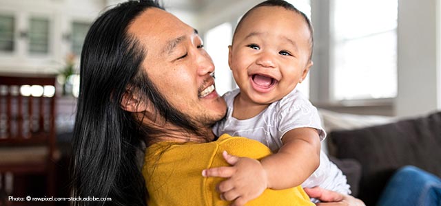 who-breastfeeding-dad-baby-alert.jpg
